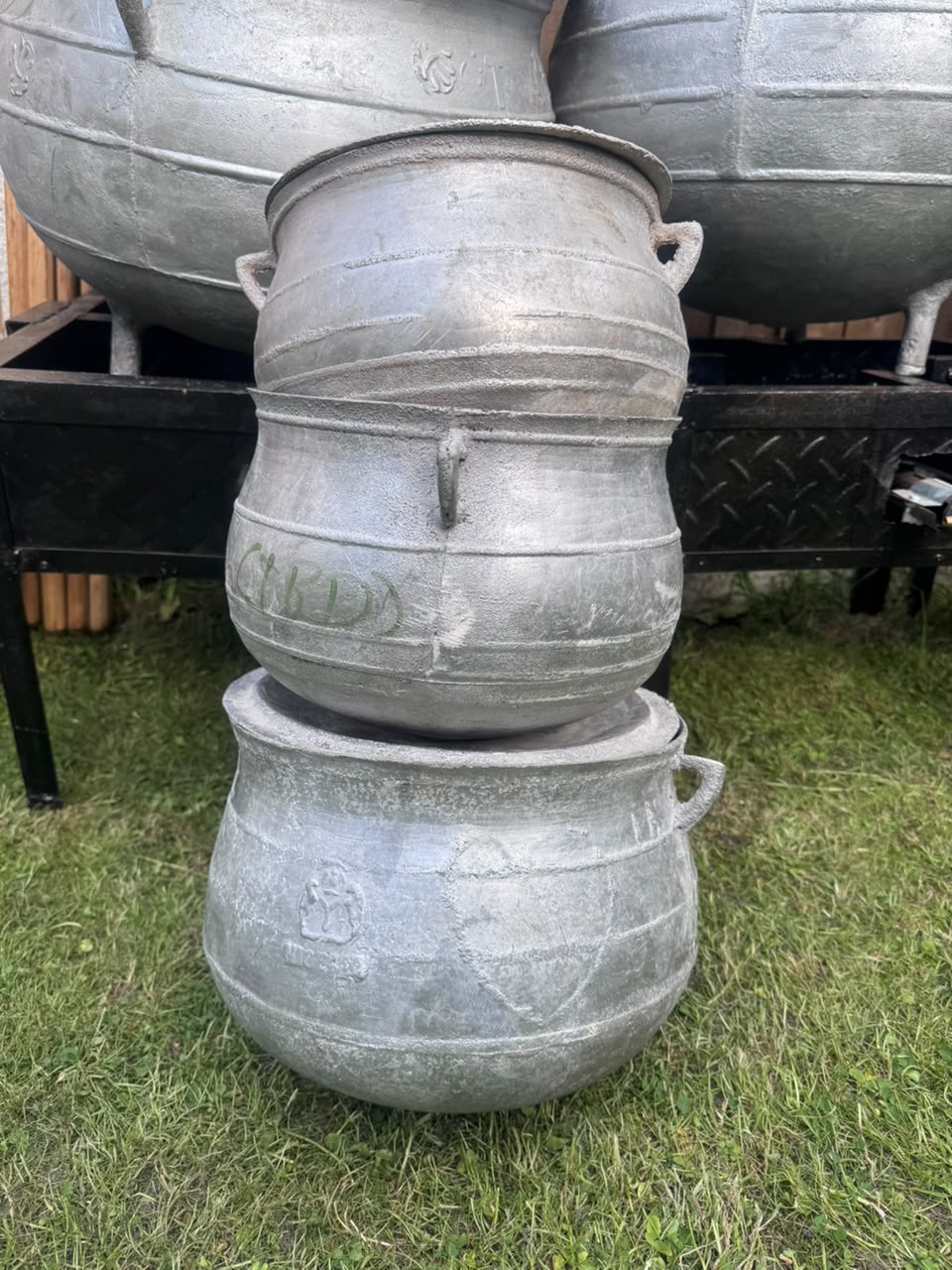 Ikoko Irin Native Cooking Pot (Rental)
